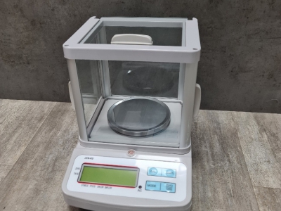 Precizna tehtnica JCS-K5 2000 g / 0.01 g